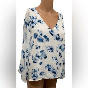 CLUB MONACO FLORAL BLOUSE WOMENS LONG SLEEVE V-NECK BLUE AND WHITE SIZE SMALL